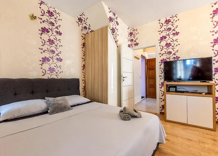 Center With Jacuzzi Appartamento