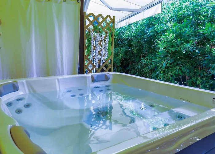 Center With Jacuzzi Appartamento *