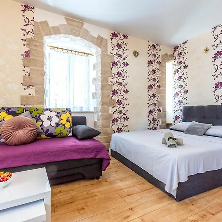 Center With Jacuzzi Appartamento *