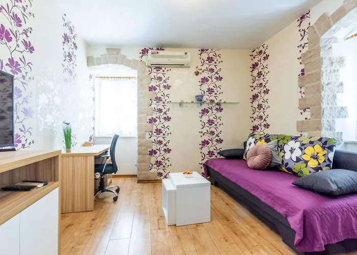 Center With Jacuzzi 아파트 *