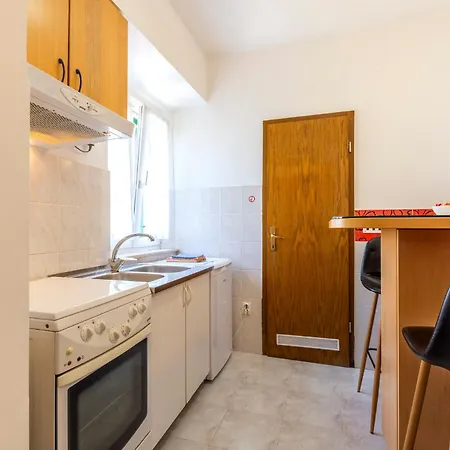Center With Jacuzzi Apartment *