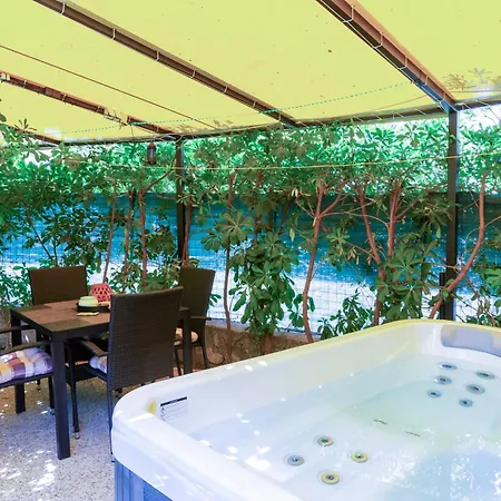 Appartement Center With Jacuzzi *