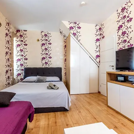 Apartment Center With Jacuzzi